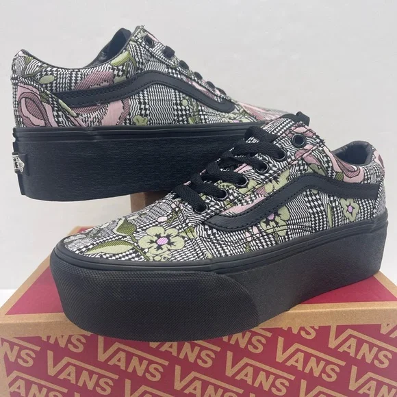 Vans WMNS Old Skool Stackform Platform Sneakers
Tapestry Floral Blck
VN0009PZBM8 - Picture 9 of 16